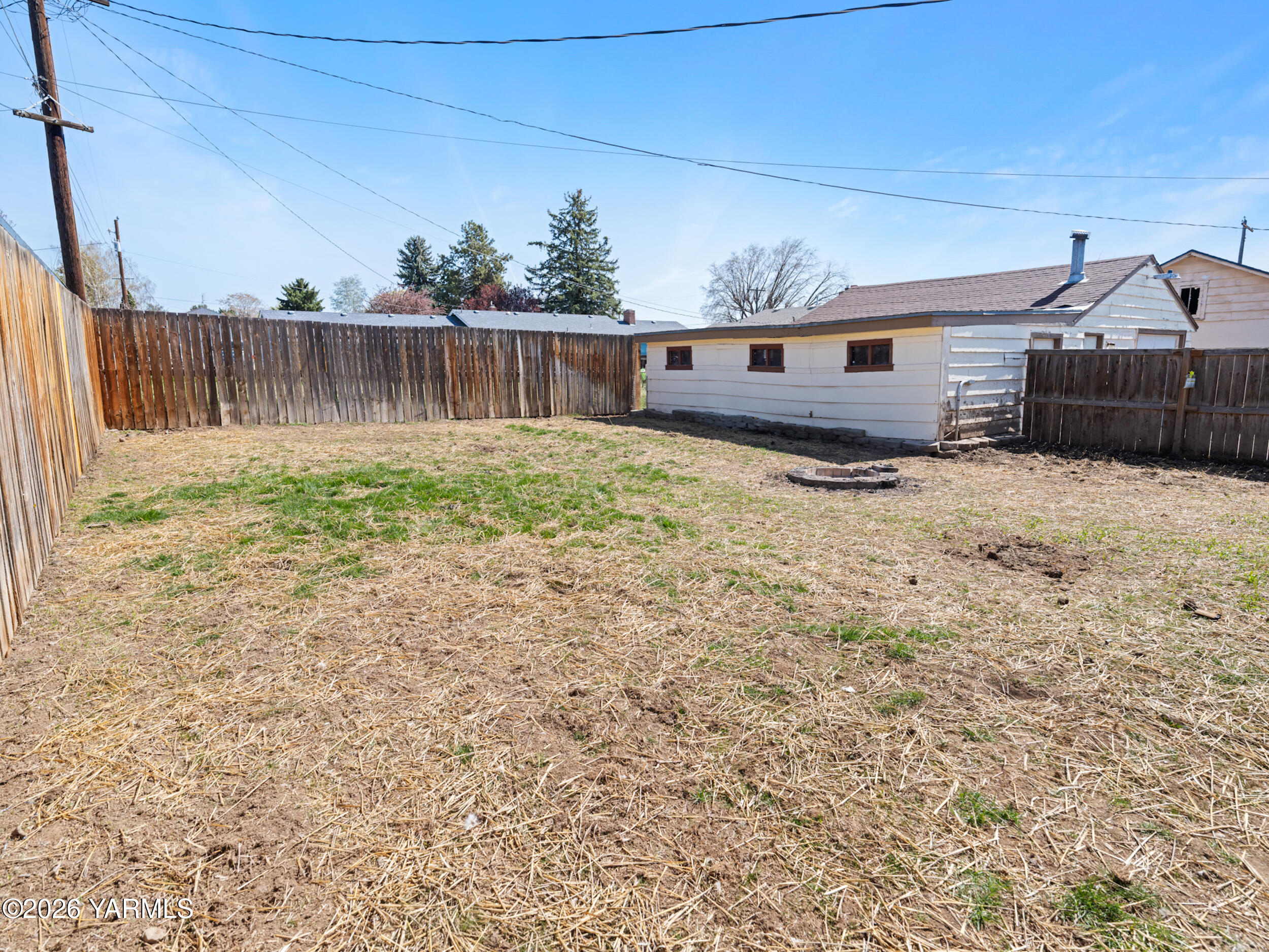 423 South 41st Street Yakima, WA 98901 - Photo 7 of 29 a view of a house with a yard