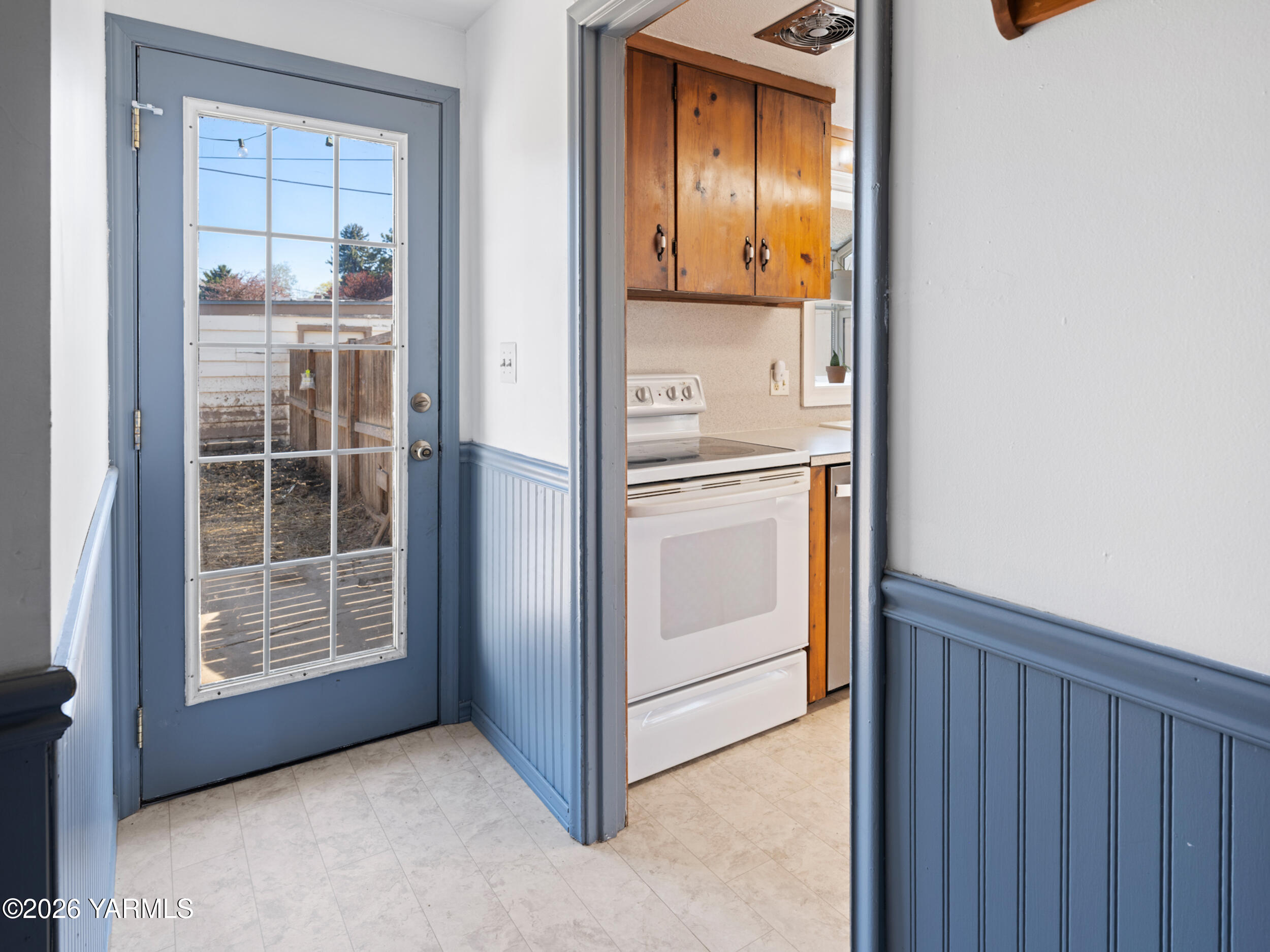 423 South 41st Street Yakima, WA 98901 - Photo 8 of 29 a view of kitchen with washer and dryer