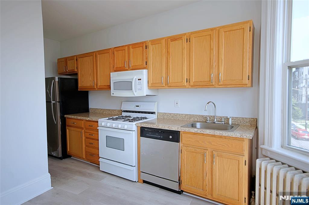 154 Undercliff Avenue, Unit 5 Edgewater, NJ 07020 - Photo 11 of 14