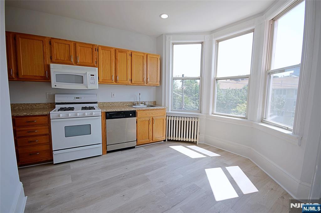 154 Undercliff Avenue, Unit 5 Edgewater, NJ 07020 - Photo 10 of 14