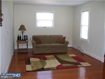 137 Minnetonka Road Somerdale, NJ 08083 - Photo 2 of 12 Living Room