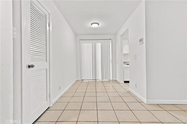 $2,500 | 5915 Woodman Avenue, Unit 103, Van Nuys, CA 91401