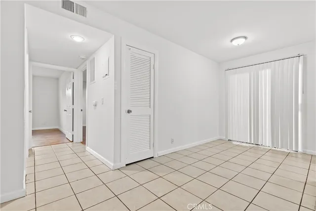 $2,500 | 5915 Woodman Avenue, Unit 103, Van Nuys, CA 91401