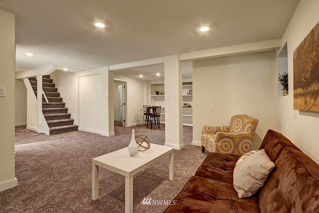 11605 Renton Avenue South Seattle, WA 98178 - Photo 14 of 20 Gallery Image 14