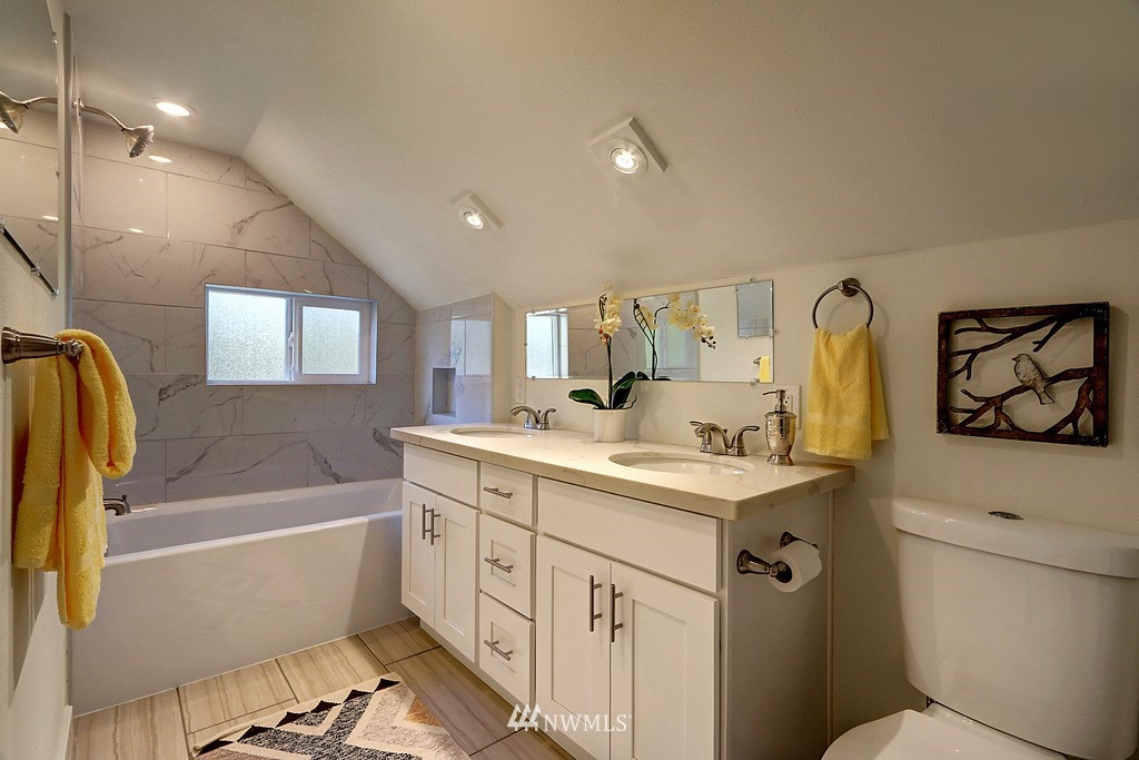 11605 Renton Avenue South Seattle, WA 98178 - Photo 9 of 20 Gallery Image 9