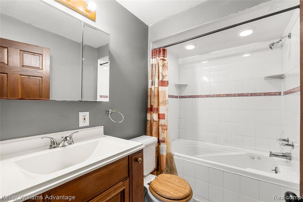 1449 Wayburn Street Grosse Pointe Park, MI 48230 - Photo 6 of 19
