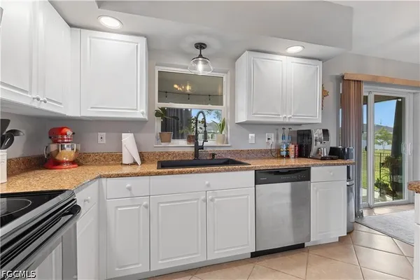 $2,300 | 231 Northwest 26th Avenue, Cape Coral, FL 33993