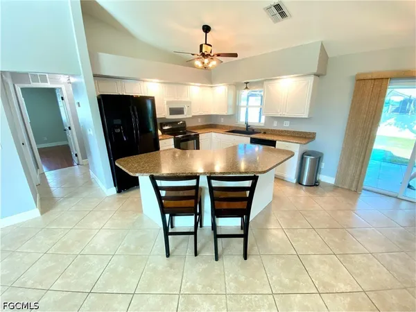$2,300 | 231 Northwest 26th Avenue, Cape Coral, FL 33993