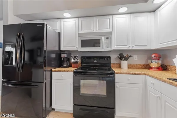 $2,300 | 231 Northwest 26th Avenue, Cape Coral, FL 33993