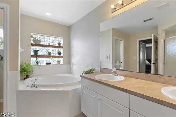 $2,300 | 231 Northwest 26th Avenue, Cape Coral, FL 33993