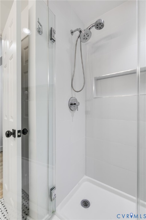 3150 East Brigstock Road Midlothian, VA 23113 - Photo 32 of 50 a bathroom with a bath tub with a shower