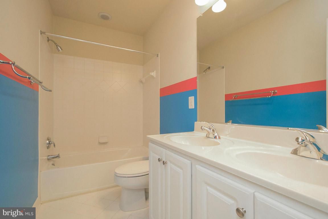 18479 Kerill Road Triangle, VA 22172 - Photo 20 of 30 upper Hall bath