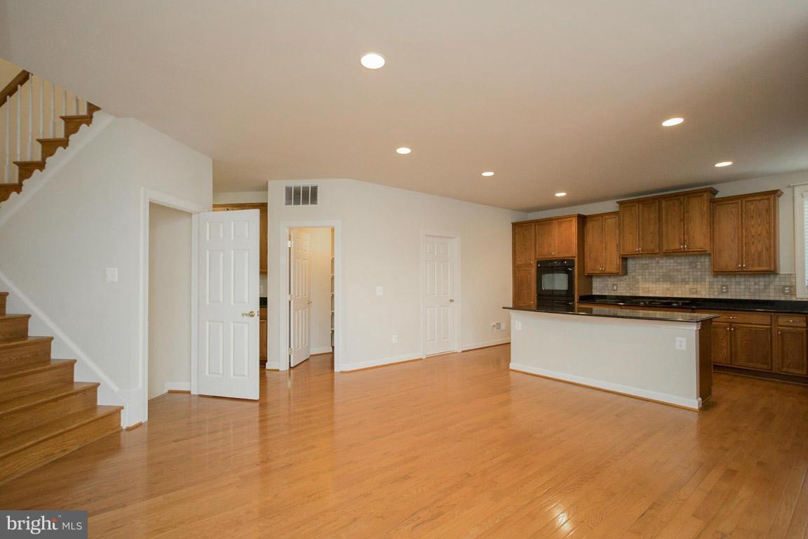 18479 Kerill Road Triangle, VA 22172 - Photo 7 of 30 Kitchen