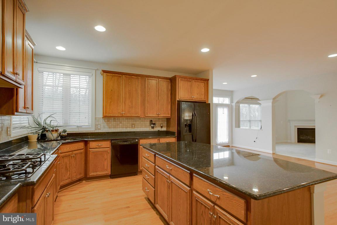 18479 Kerill Road Triangle, VA 22172 - Photo 10 of 30 Kitchen