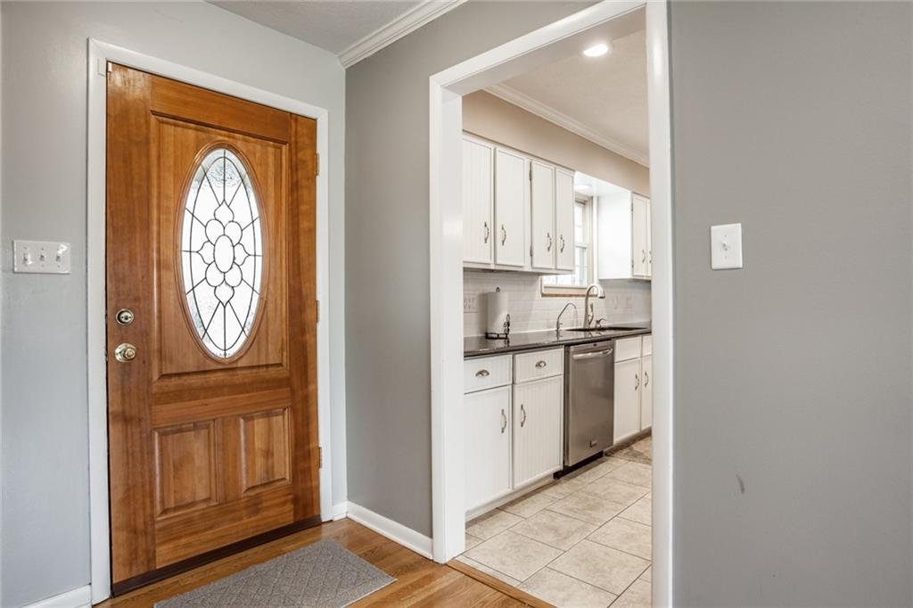 5926 Wexford Road Indianapolis, IN 46220 - Photo 4 of 43 Gallery Image 4