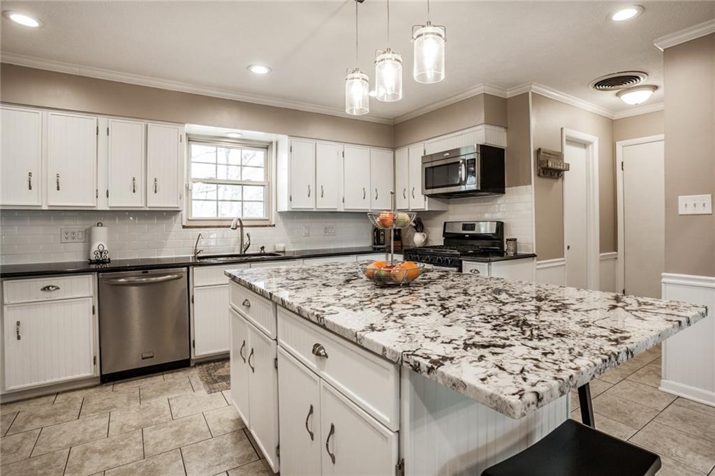 5926 Wexford Road Indianapolis, IN 46220 - Photo 6 of 43 Gallery Image 6