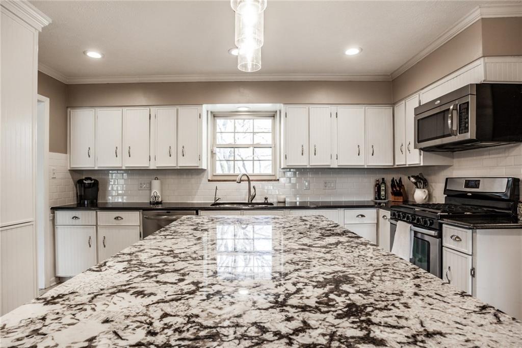 5926 Wexford Road Indianapolis, IN 46220 - Photo 7 of 43 Gallery Image 7