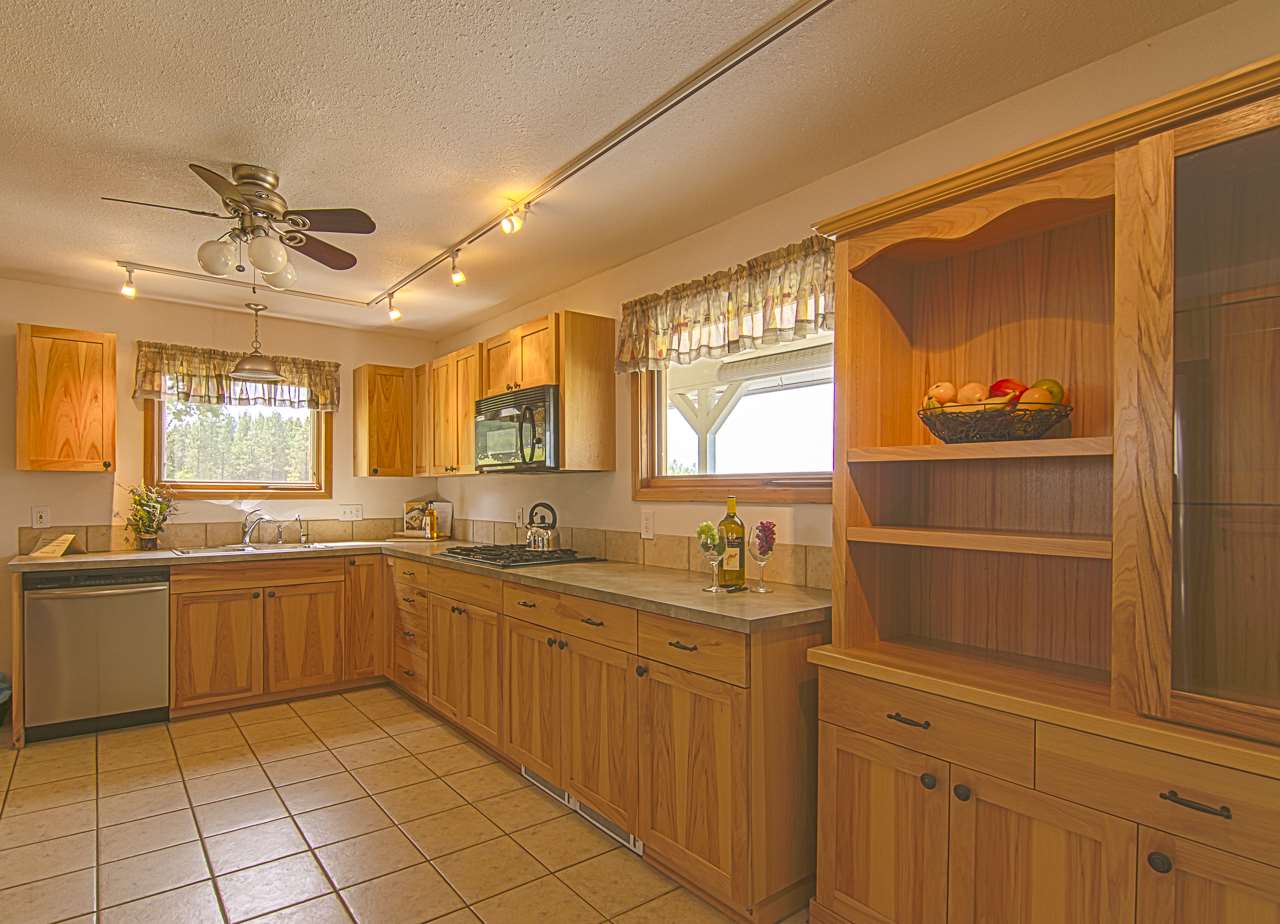 12212 East Heglar Road Mead, WA 99021 - Photo 5 of 20