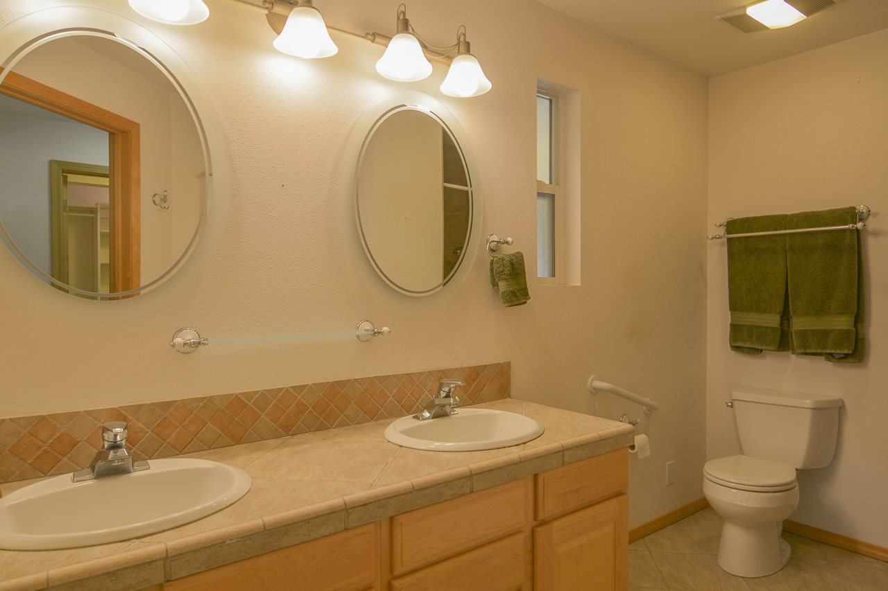 12212 East Heglar Road Mead, WA 99021 - Photo 8 of 20