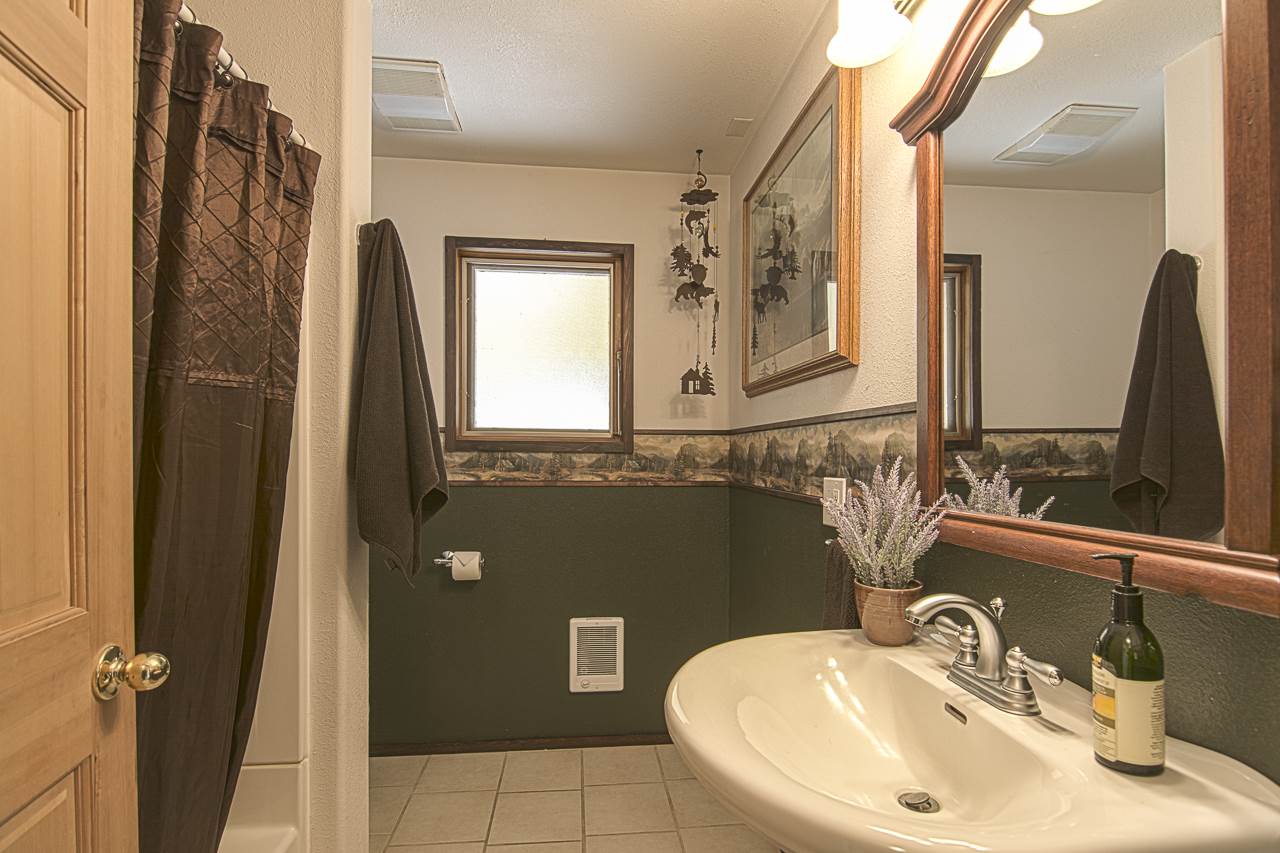 12212 East Heglar Road Mead, WA 99021 - Photo 10 of 20