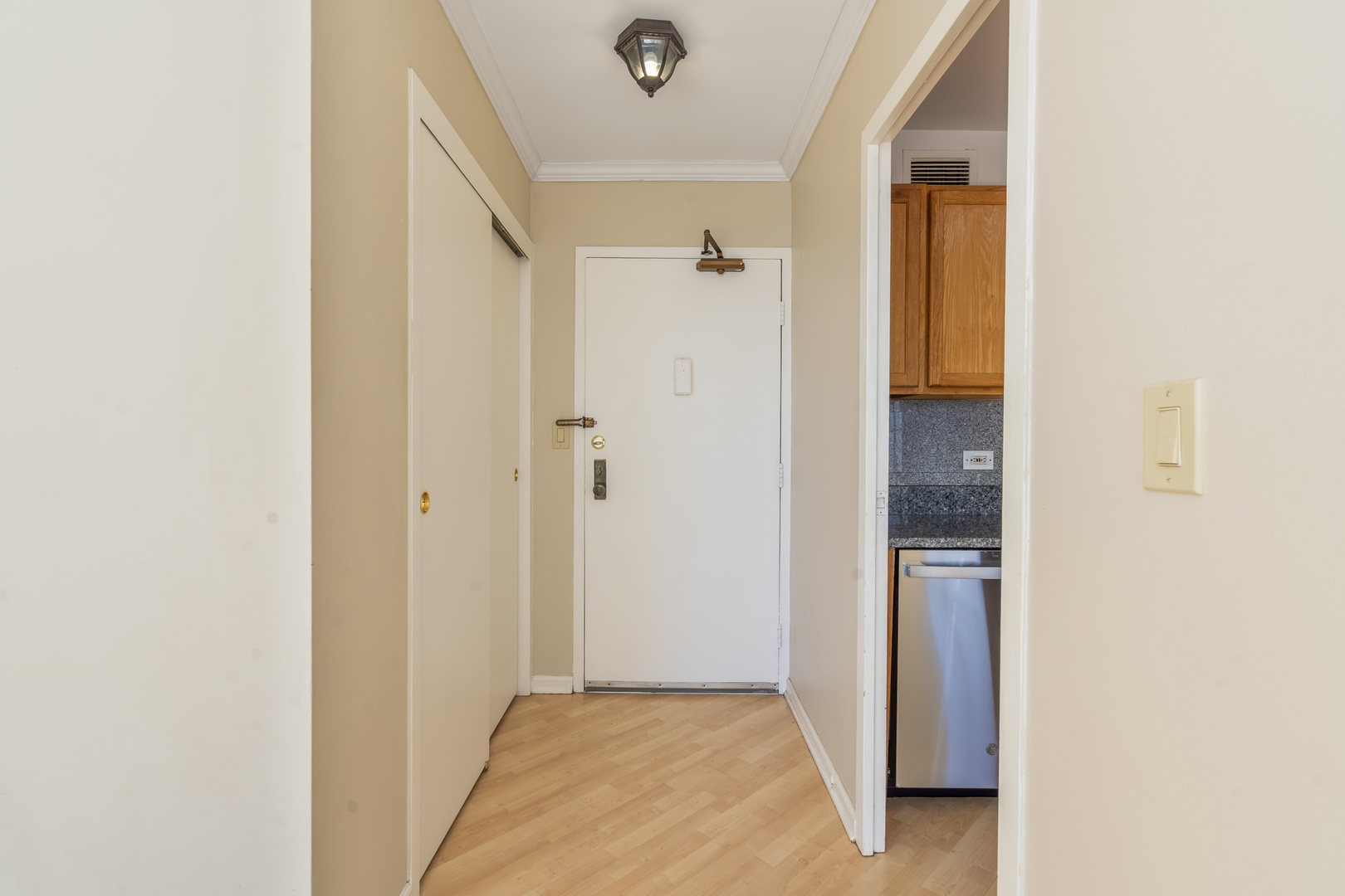 5757 North Sheridan Road, Unit 19D Chicago, IL 60660 - Photo 3 of 36 Gallery Image 3