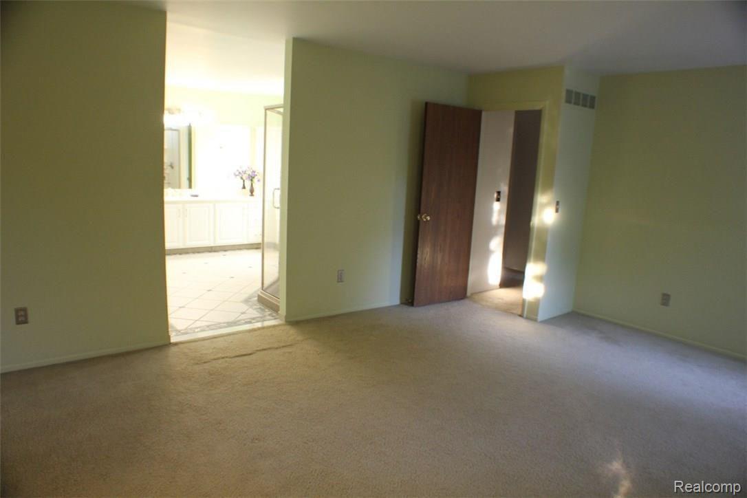 1553 Grandview Drive Rochester, MI 48306 - Photo 9 of 16 Master Suite.jpg
