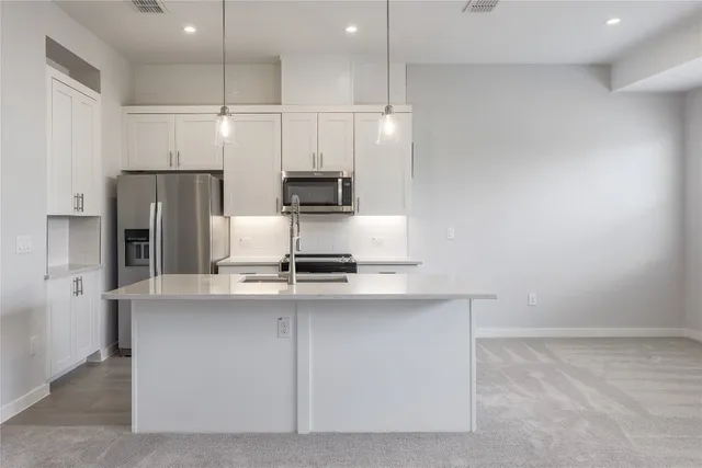 $2,280 | 12001 Vista Parke Drive, Unit 504, Austin, TX 78726