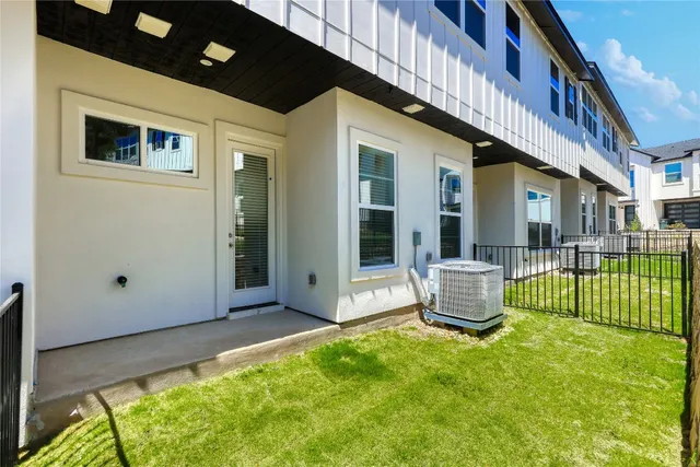$2,280 | 12001 Vista Parke Drive, Unit 504, Austin, TX 78726