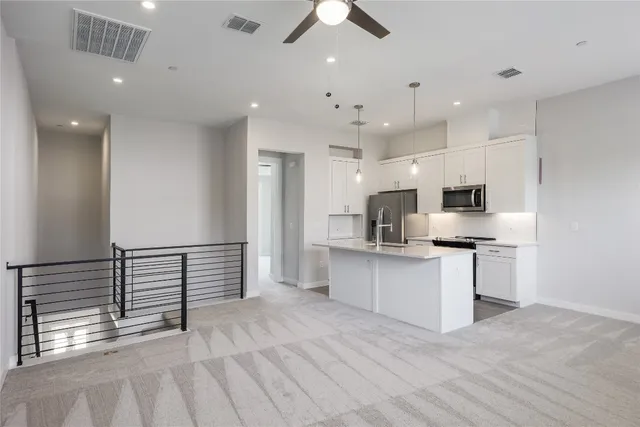 $2,280 | 12001 Vista Parke Drive, Unit 504, Austin, TX 78726