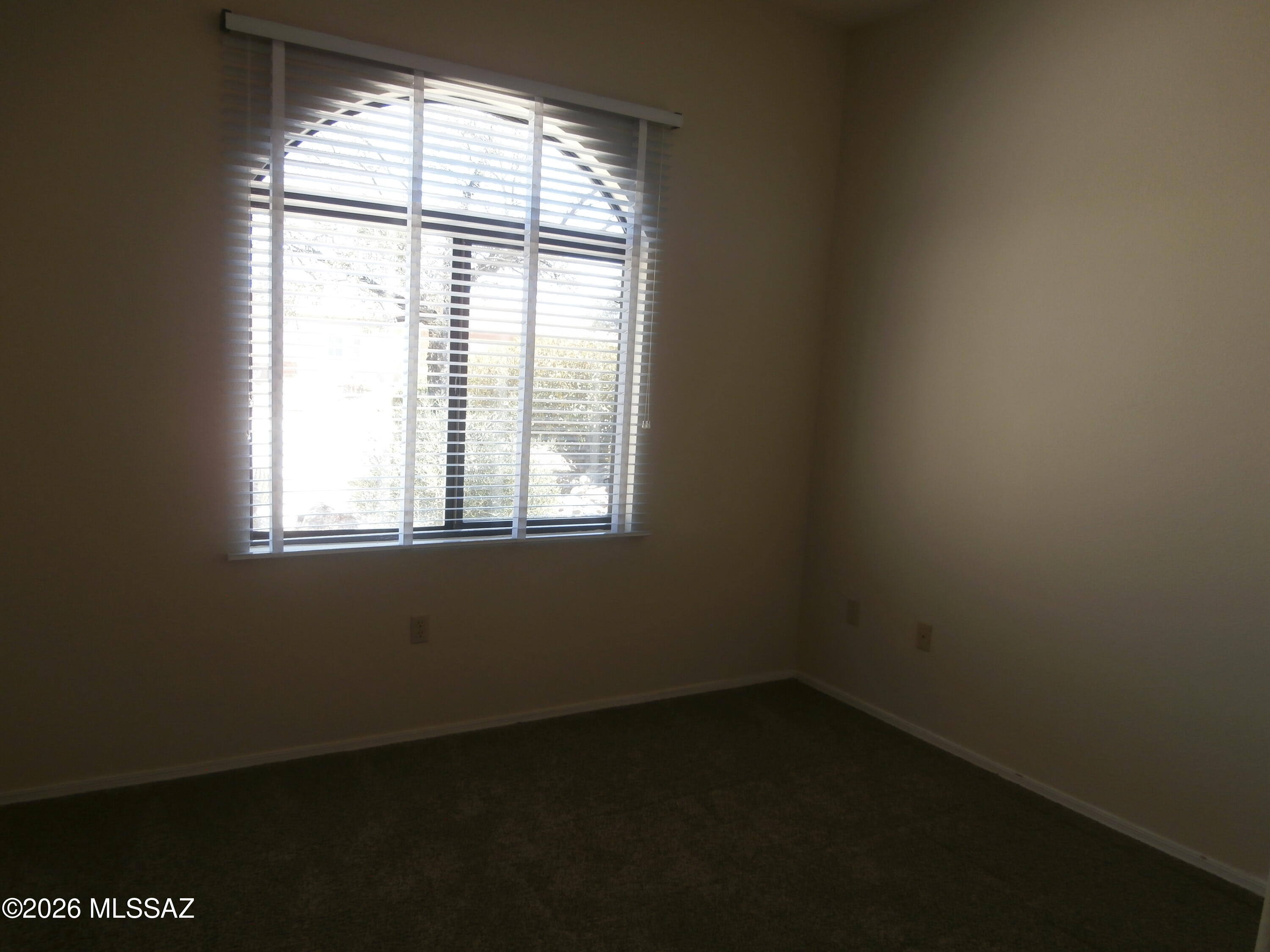948 West Ashworth Road Green Valley, AZ 85614 - Photo 10 of 21 Master Bedroom