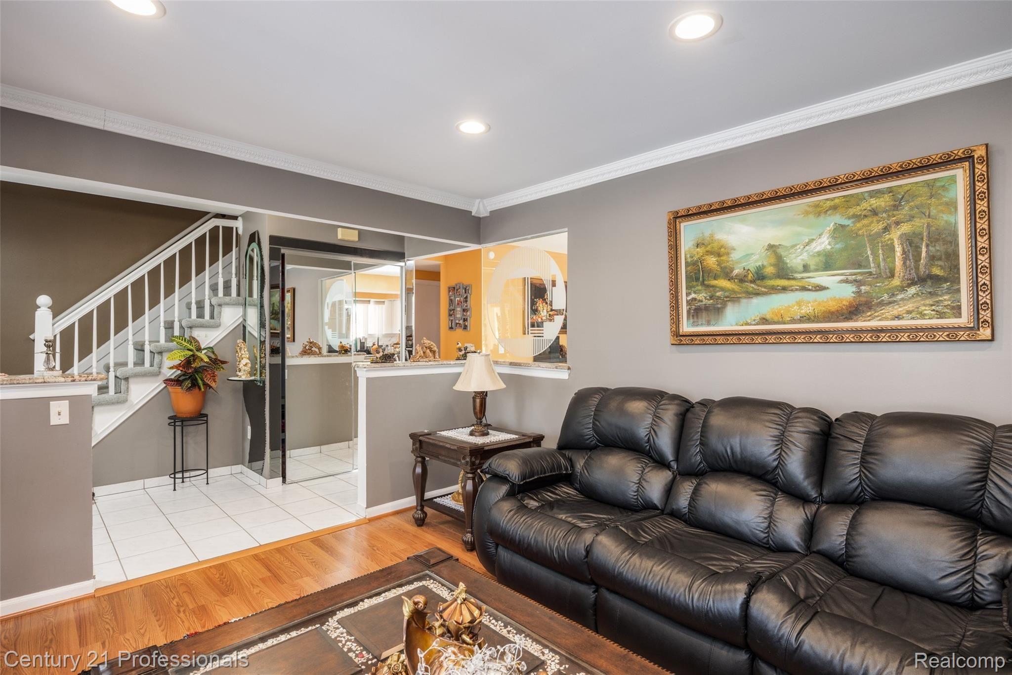 3130 Elmcrest Road Sterling Heights, MI 48310 - Photo 6 of 28 3130 Elmcrest Rd-6.jpg