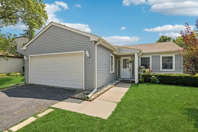 $329,000 | 717 North Lakeside Drive, Vernon Hills, IL 60061