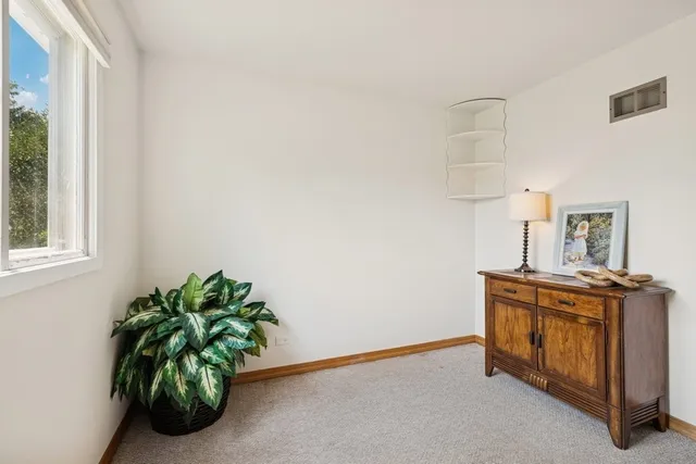 $329,000 | 717 North Lakeside Drive, Vernon Hills, IL 60061