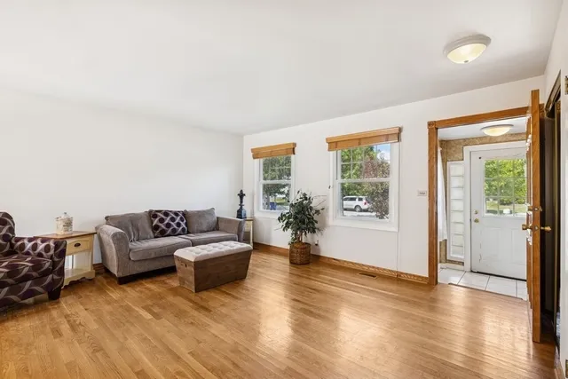 $329,000 | 717 North Lakeside Drive, Vernon Hills, IL 60061