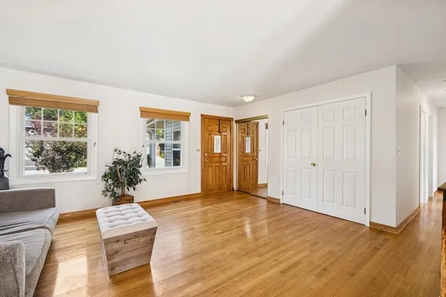 $329,000 | 717 North Lakeside Drive, Vernon Hills, IL 60061