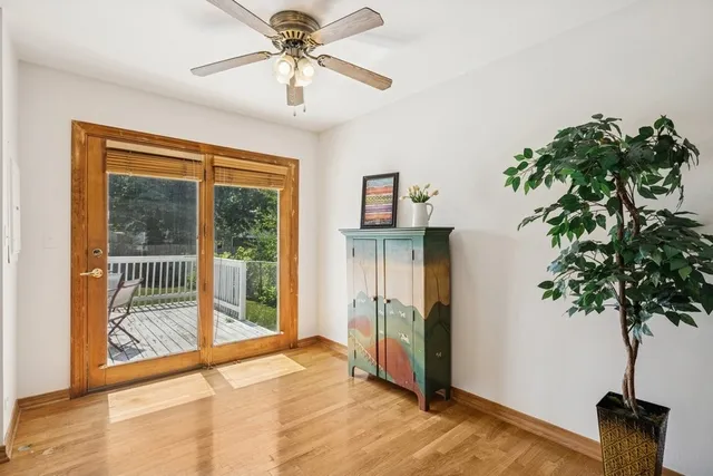 $329,000 | 717 North Lakeside Drive, Vernon Hills, IL 60061