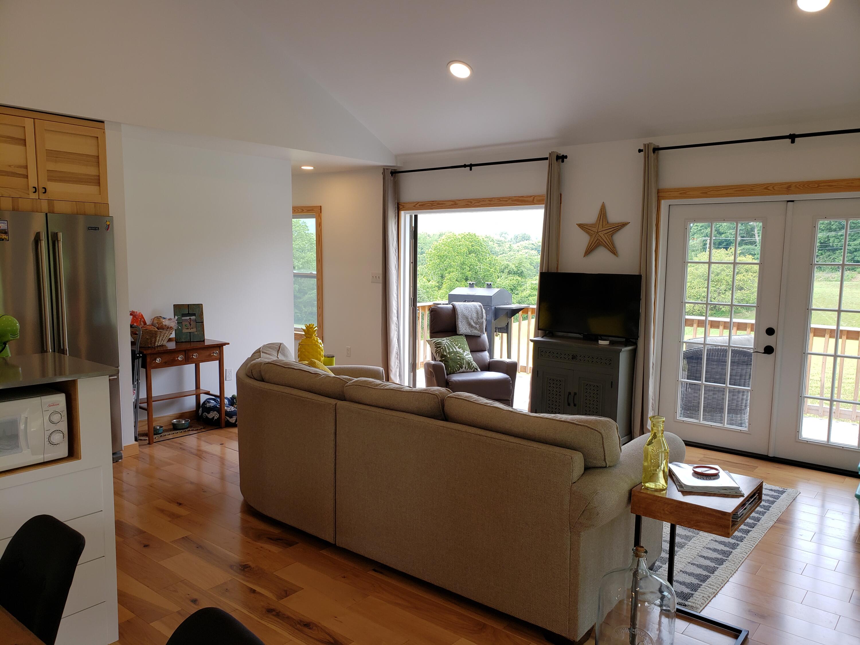 1073 Edgehill Road Montvale, VA 24122 - Photo 16 of 34 greatroom