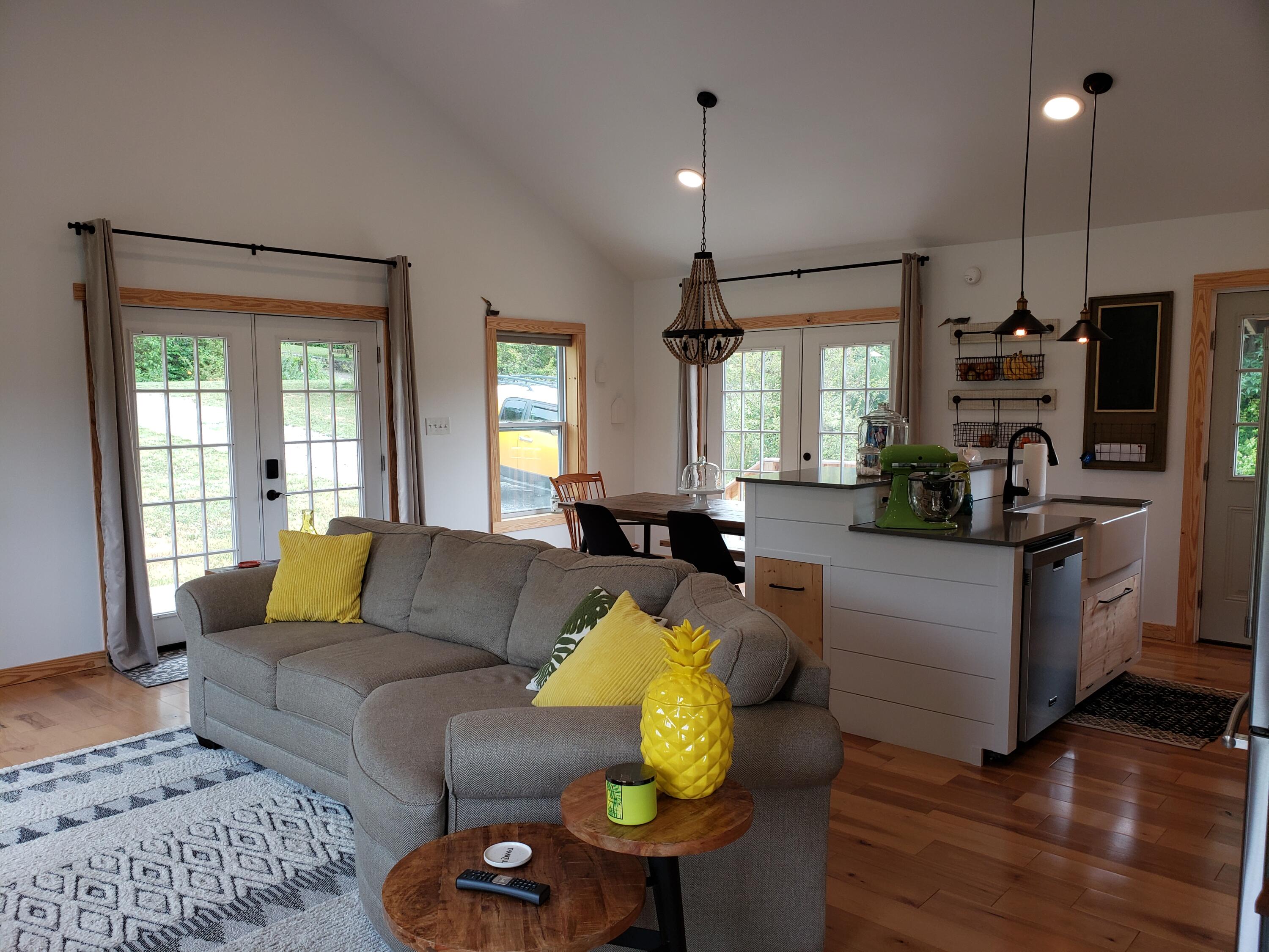 1073 Edgehill Road Montvale, VA 24122 - Photo 17 of 34 greatroom