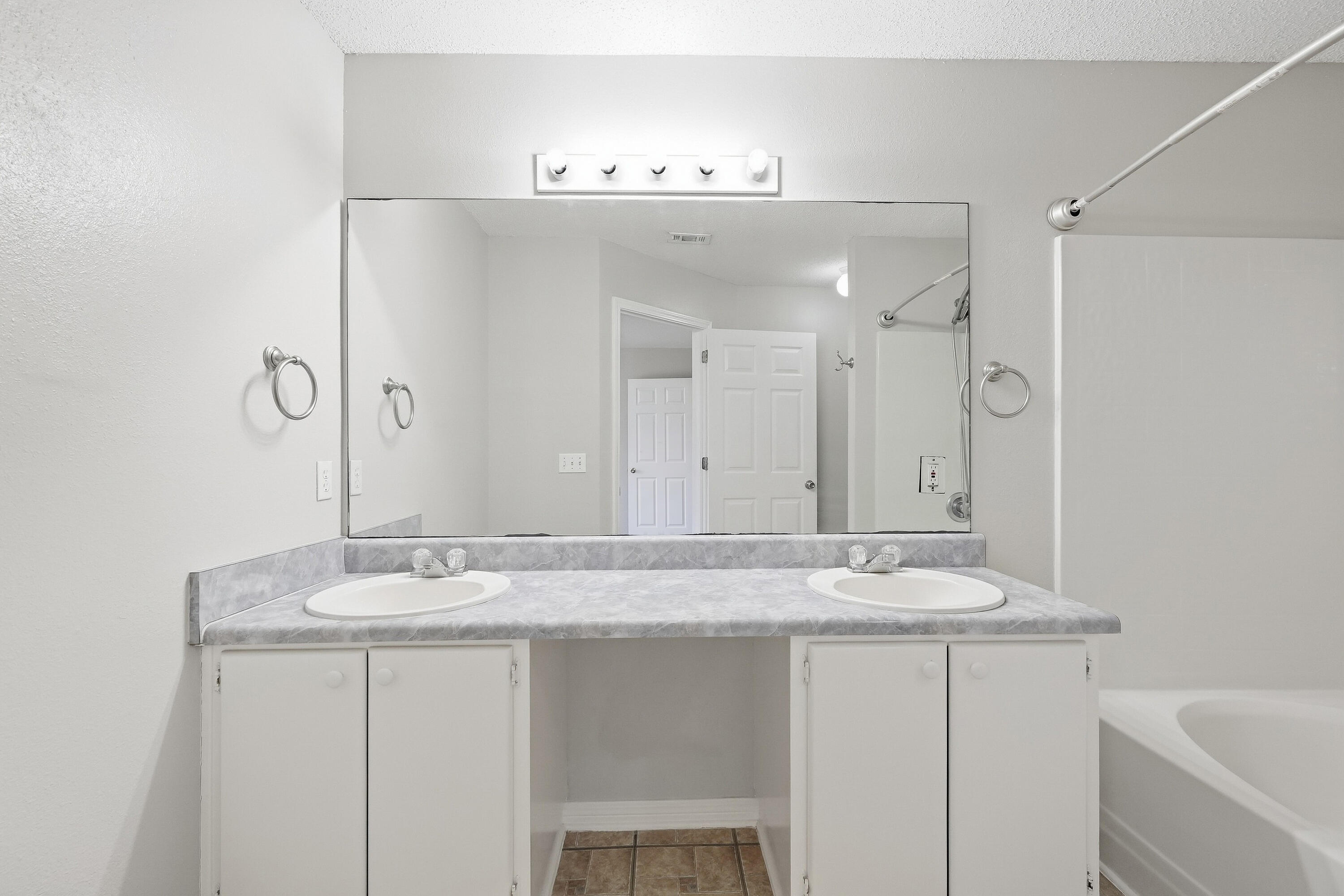 83 Stowe Road Mary Esther, FL 32569 - Photo 25 of 37 Primary Bathroom