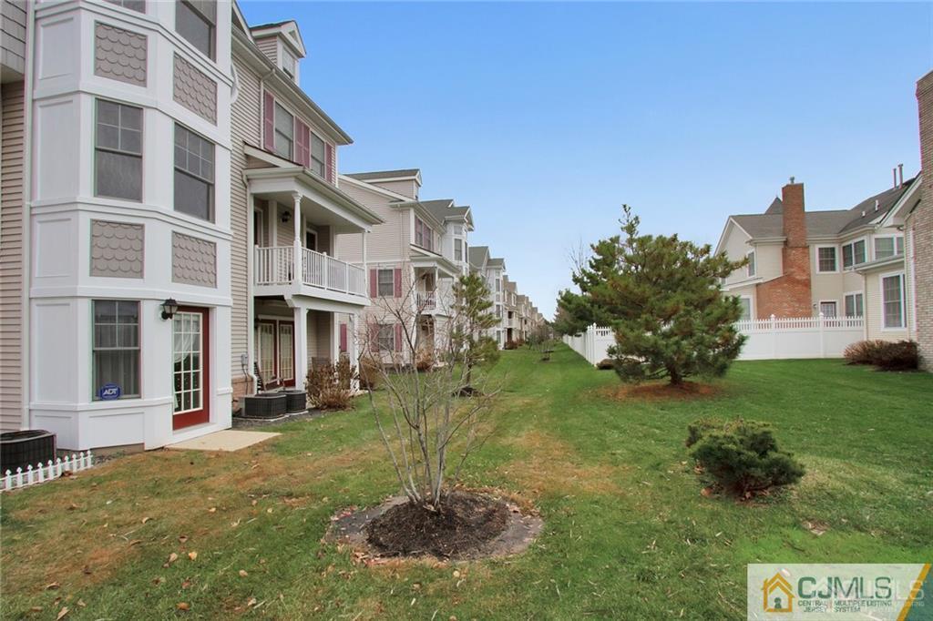 13 Raritan Reach Road, Unit 7 South Amboy, NJ 08879 - Photo 21 of 25 a backyard of a house with lots of green space
