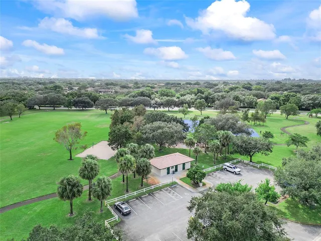 $715,900 | 10843 Northwest 12th Court, Plantation, FL 33322