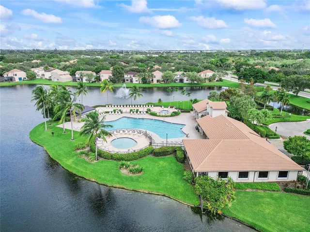 $715,900 | 10843 Northwest 12th Court, Plantation, FL 33322