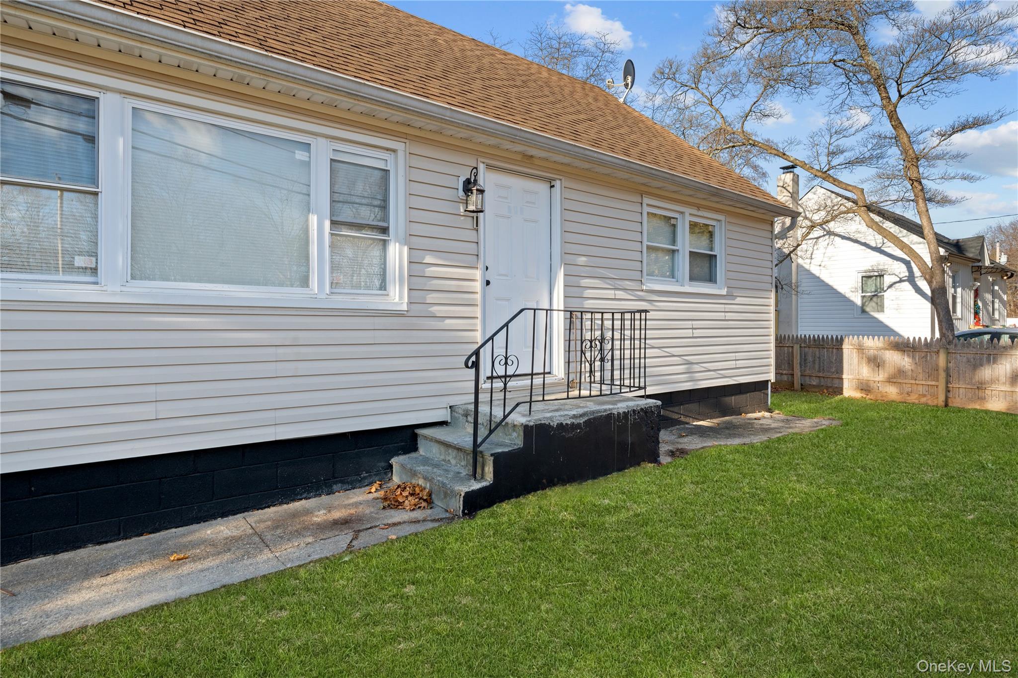 193 North Arizona Road West Babylon, NY 11704 - Photo 3 of 37 a view of backyard with a garden