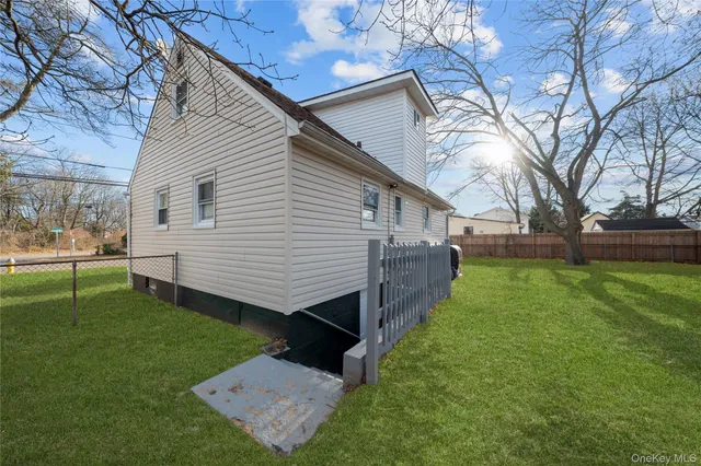 $599,000 | 193 North Arizona Road, West Babylon, NY 11704