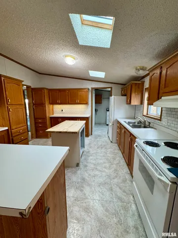 $1,400 | 14401 134th Avenue West, Taylor Ridge, IL 61284