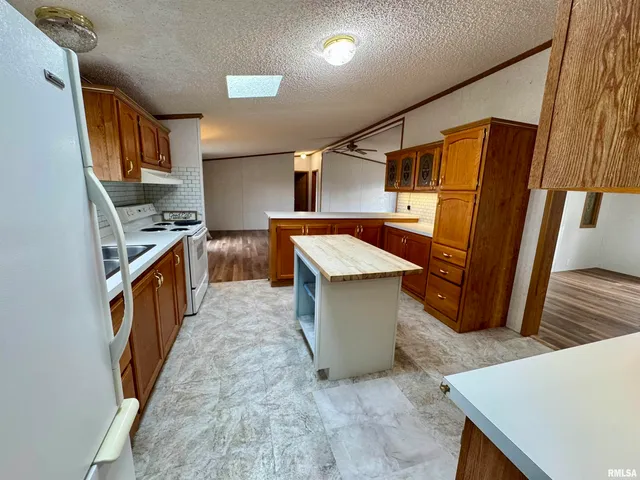 $1,400 | 14401 134th Avenue West, Taylor Ridge, IL 61284