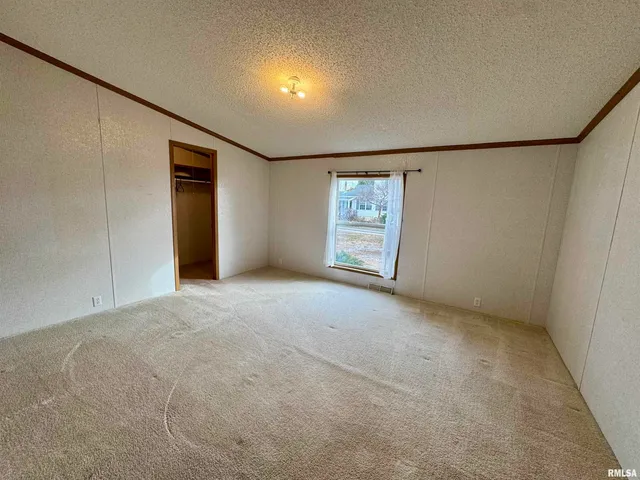 $1,400 | 14401 134th Avenue West, Taylor Ridge, IL 61284