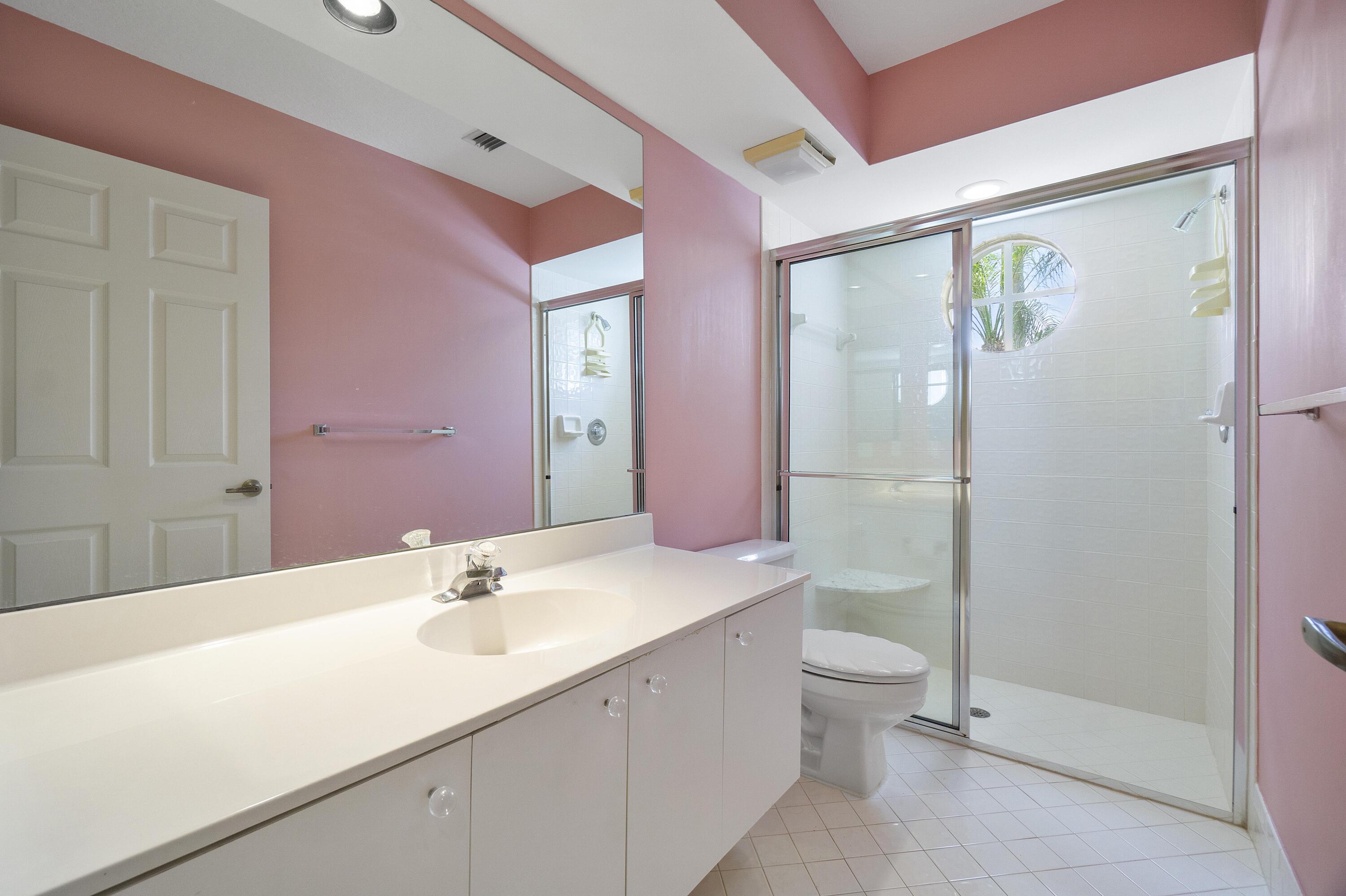 17205 Balboa Point Way Boca Raton, FL 33487 - Photo 10 of 15 Guest Bathroom