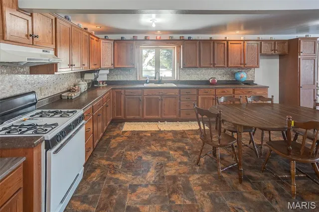 $422,000 | 1548 Koehn Road, Rockwood, IL 62280