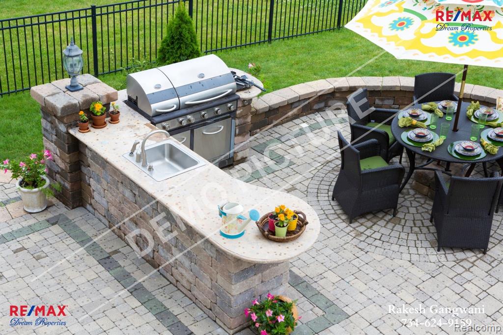 31111 Lahser Road Beverly Hills, MI 48025 - Photo 3 of 11